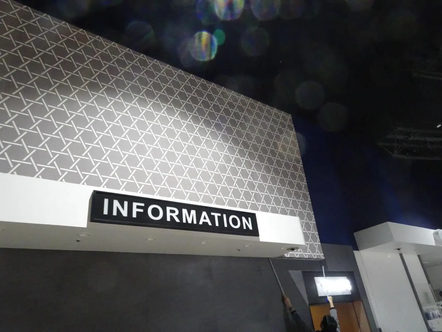 イオンシネマ茨木でのLEDビジョンに伴う電気設備工事