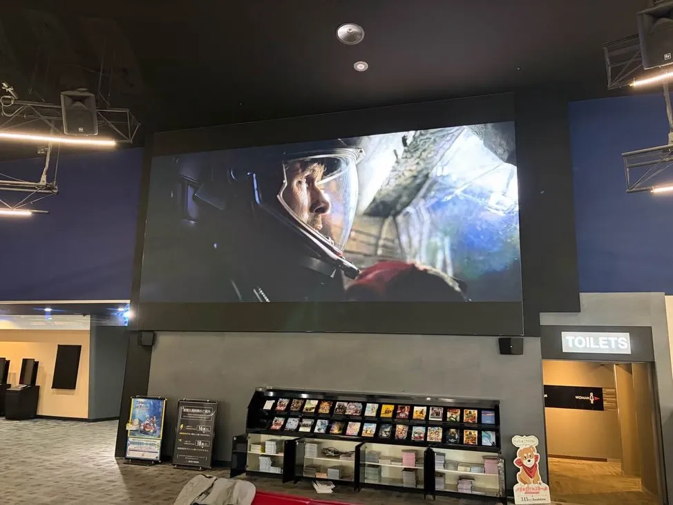 イオンシネマ茨木でのLEDビジョンに伴う電気設備工事