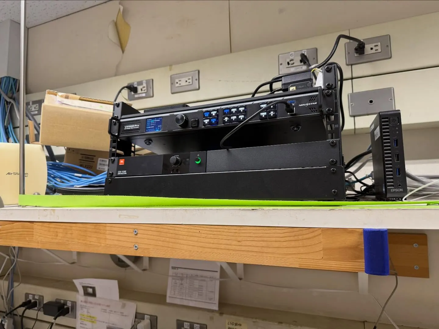 イオンシネマ茨木でのLEDビジョンに伴う電気設備工事